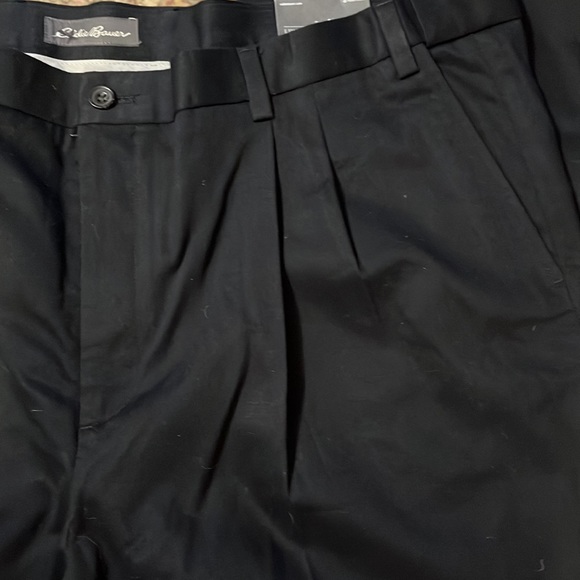 NWT Mens Eddie Bauer size 46 Tall Classic Relaxed/Straight Fit Pleat Front Pants - Picture 4 of 10